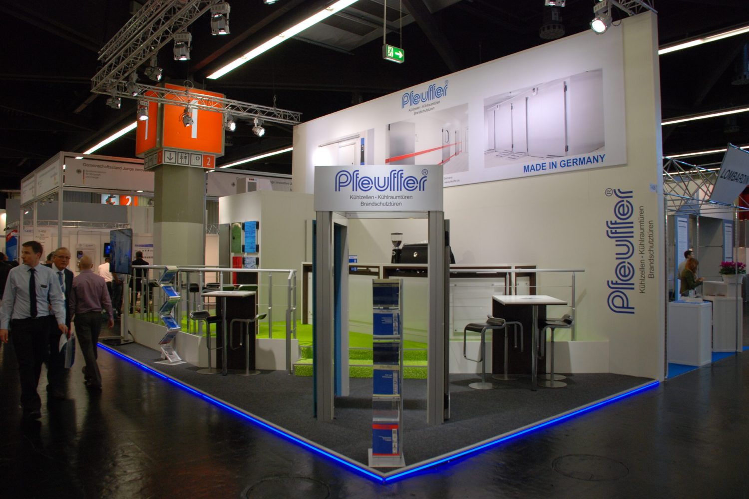 Pfeuffer_Messestand-1-scaled.jpg