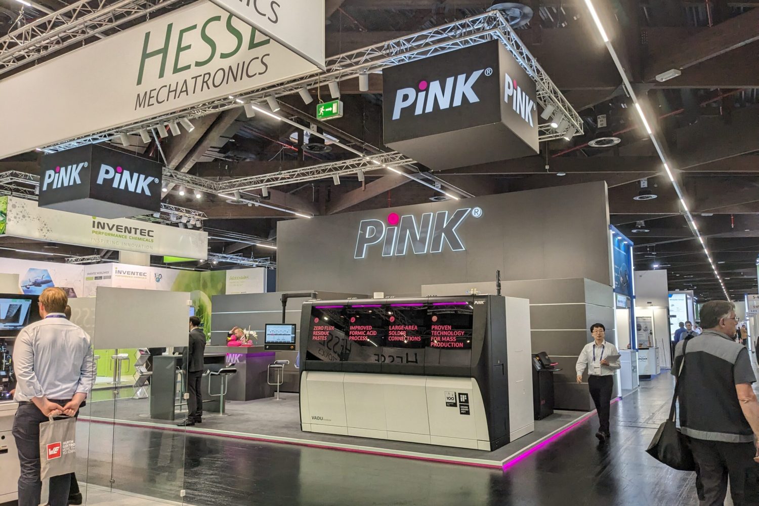 Pink-Messestand_2024-3-scaled.jpg